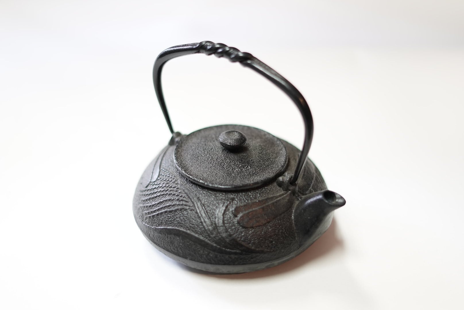 南部鉄器の鉄瓶 蜻蛉 黒 0.5L 六点組｜岩手・奥州 及富（法人・施設様向け）