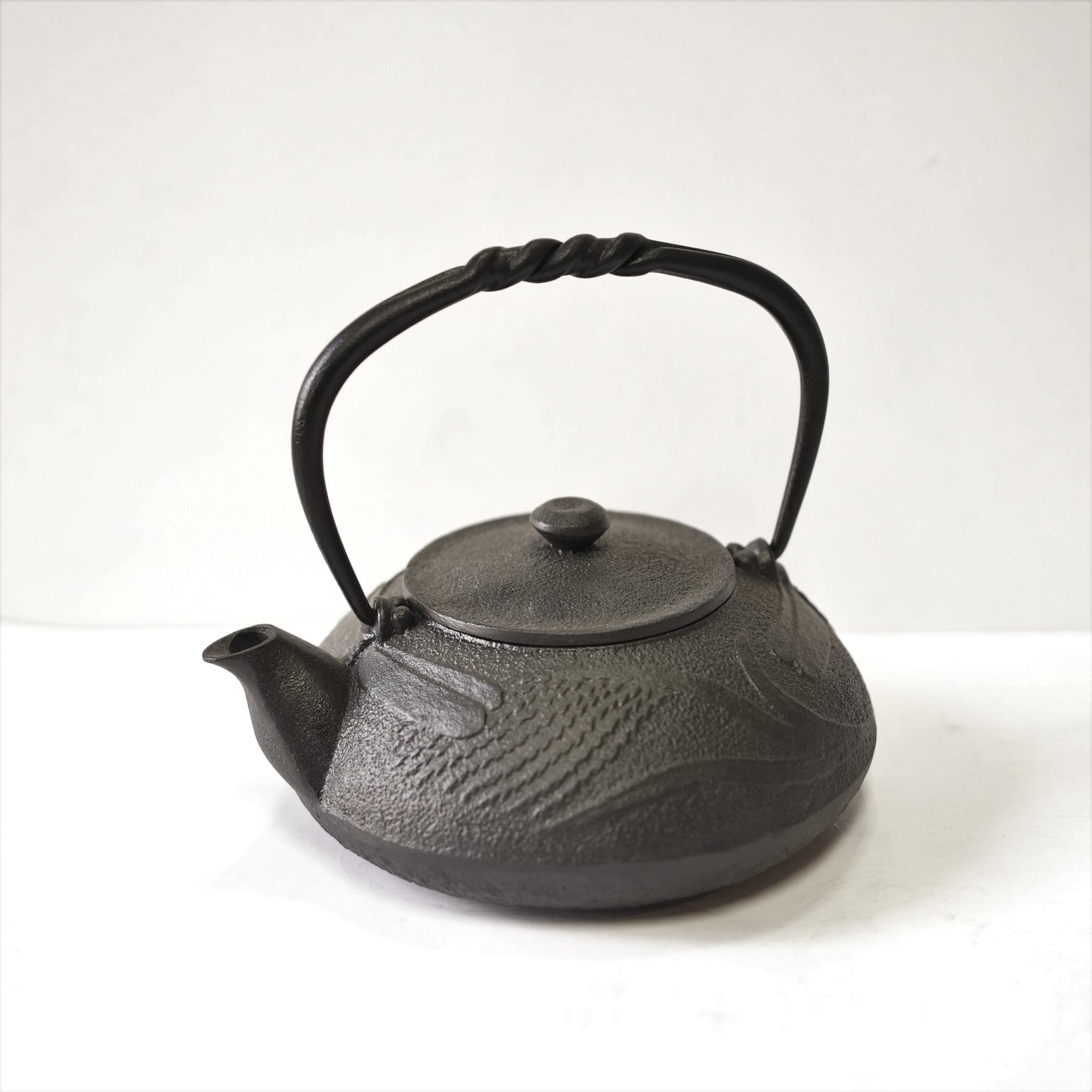 南部鉄器の鉄瓶 蜻蛉 黒 0.5L 六点組｜岩手・奥州 及富（法人・施設様向け）