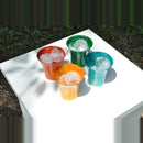 山中漆器のロックカップ クールカップ―屋外の白い卓に赤・緑・青・橙の4客。大きな氷が入っている