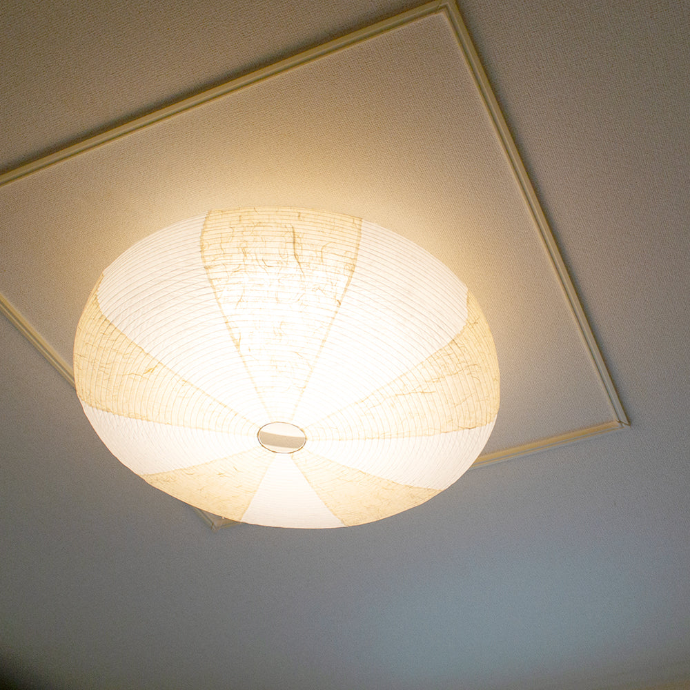 和紙の LED シーリングライト 月夜 揉み紙×雲龍ベージュ―天井に付いた直径 67cm の提灯