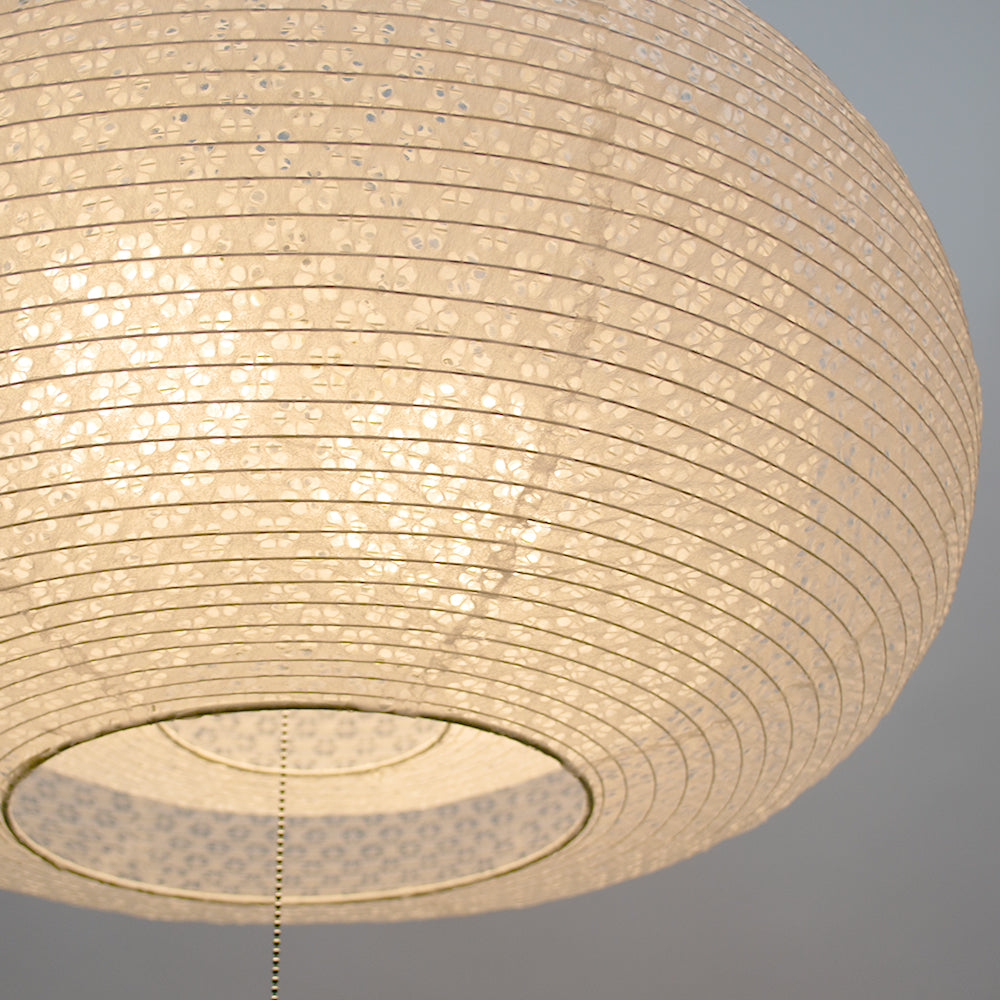 二重提灯のペンダントライト バドマロン―下から見た口元の寄り。外の提灯の中に、もう一つの提灯が見える